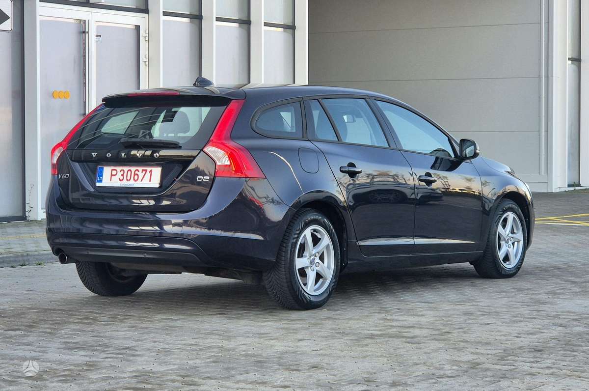 Volvo V60 2015 — фото 7