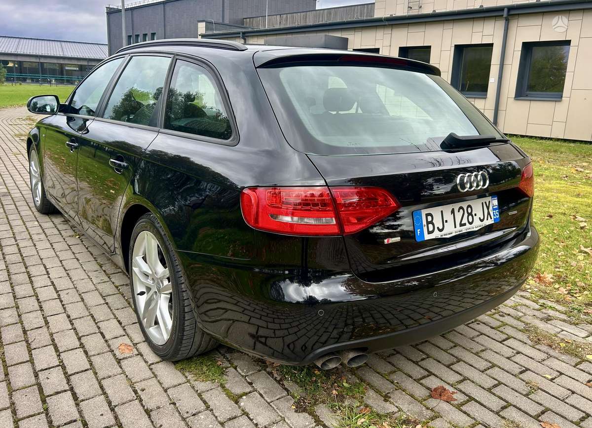 Audi A4 2011 — вигляд ззаду