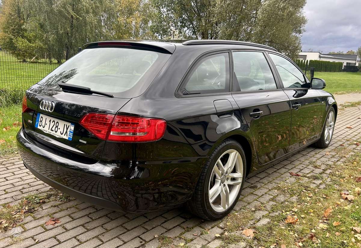Audi A4 2011 — двигун 1968 cm³, 143 HP (105kW)