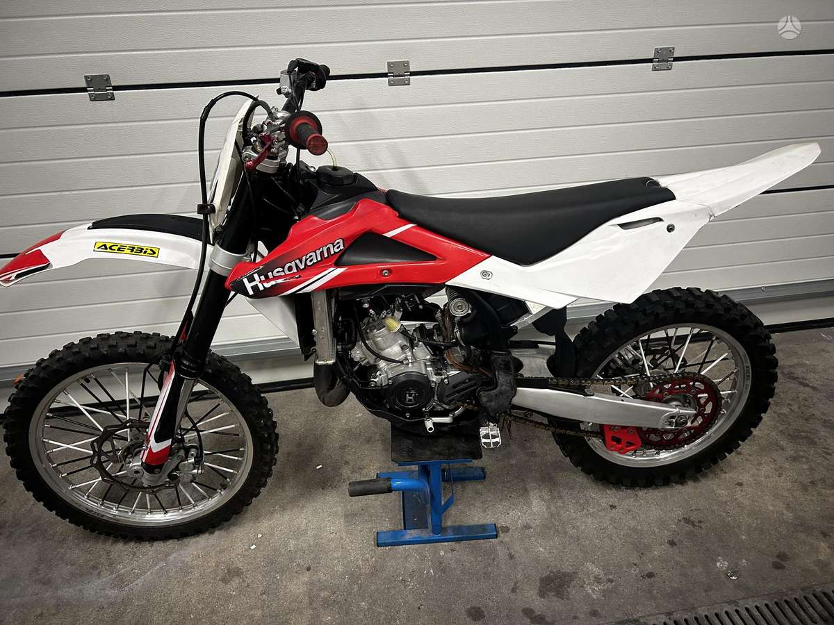 Husqvarna CR 2011 — вигляд ззаду