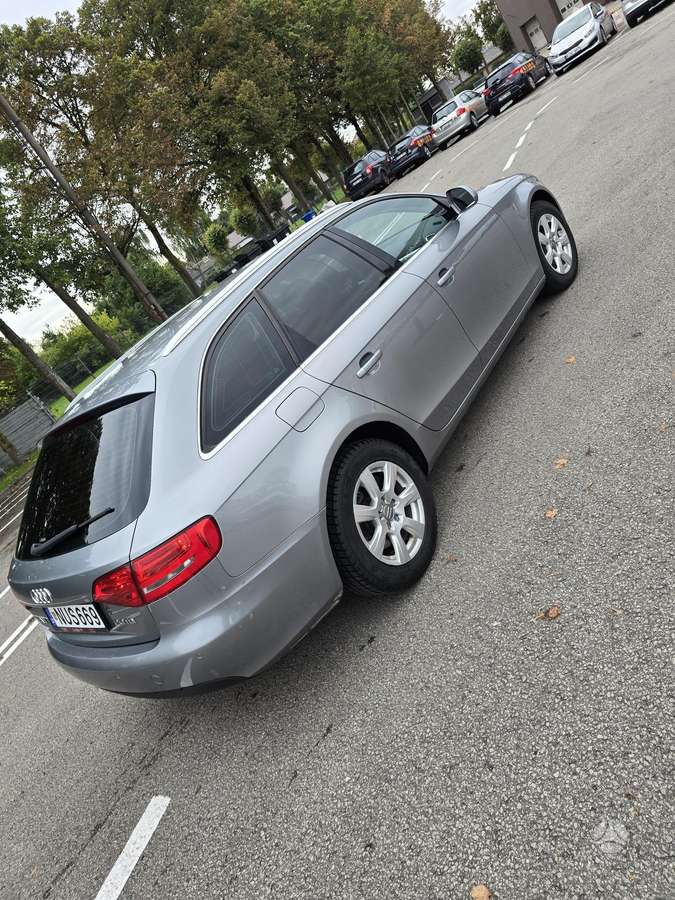 Audi A4 2010 — салон