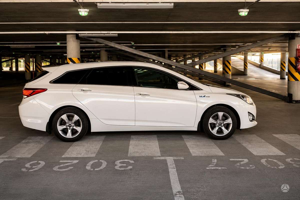 Hyundai i40 2012 — engine 1591 cm³, 135 HP (99kW)