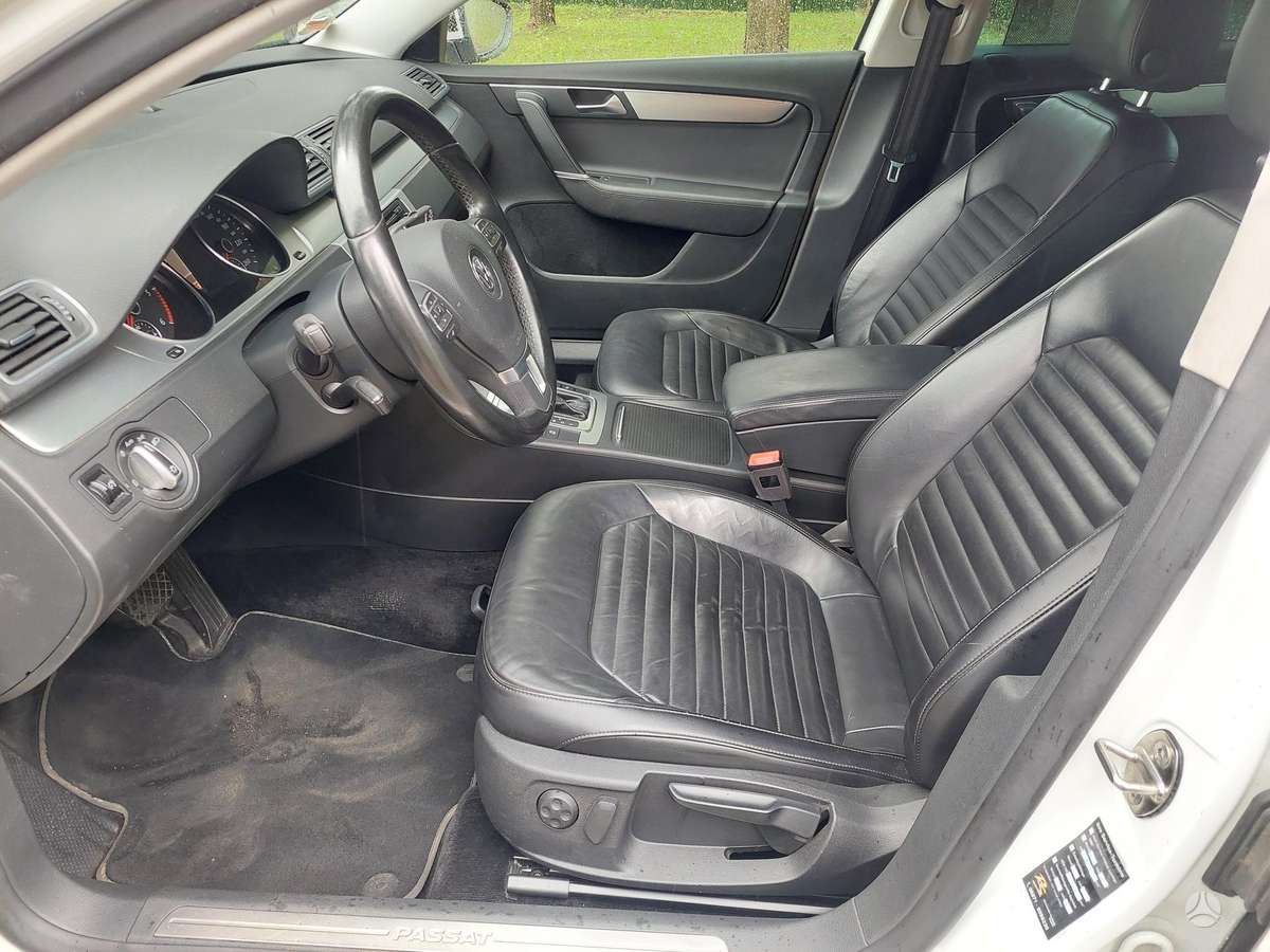 Volkswagen Passat 2012 — photo 11