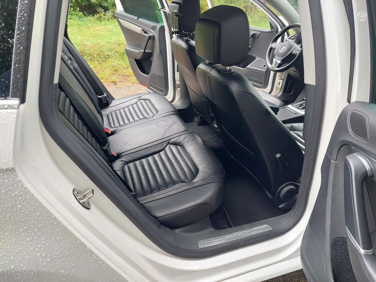 Volkswagen Passat 2012 — photo 14