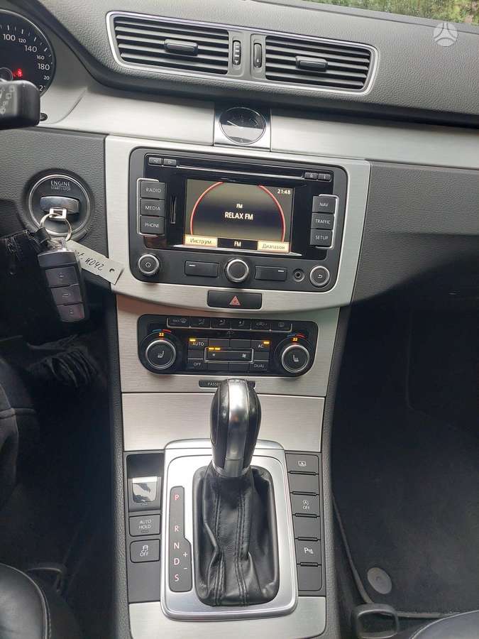 Volkswagen Passat 2012 — photo 16