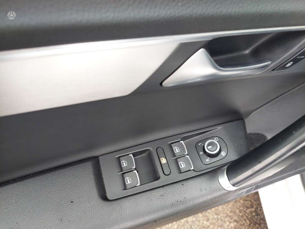 Volkswagen Passat 2012 — photo 18