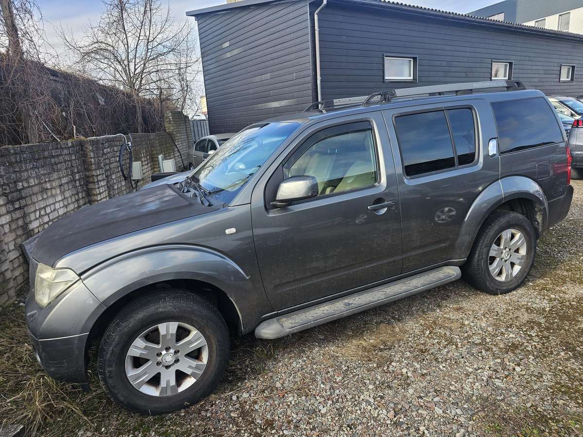 Nissan Pathfinder 2005 — photo 29