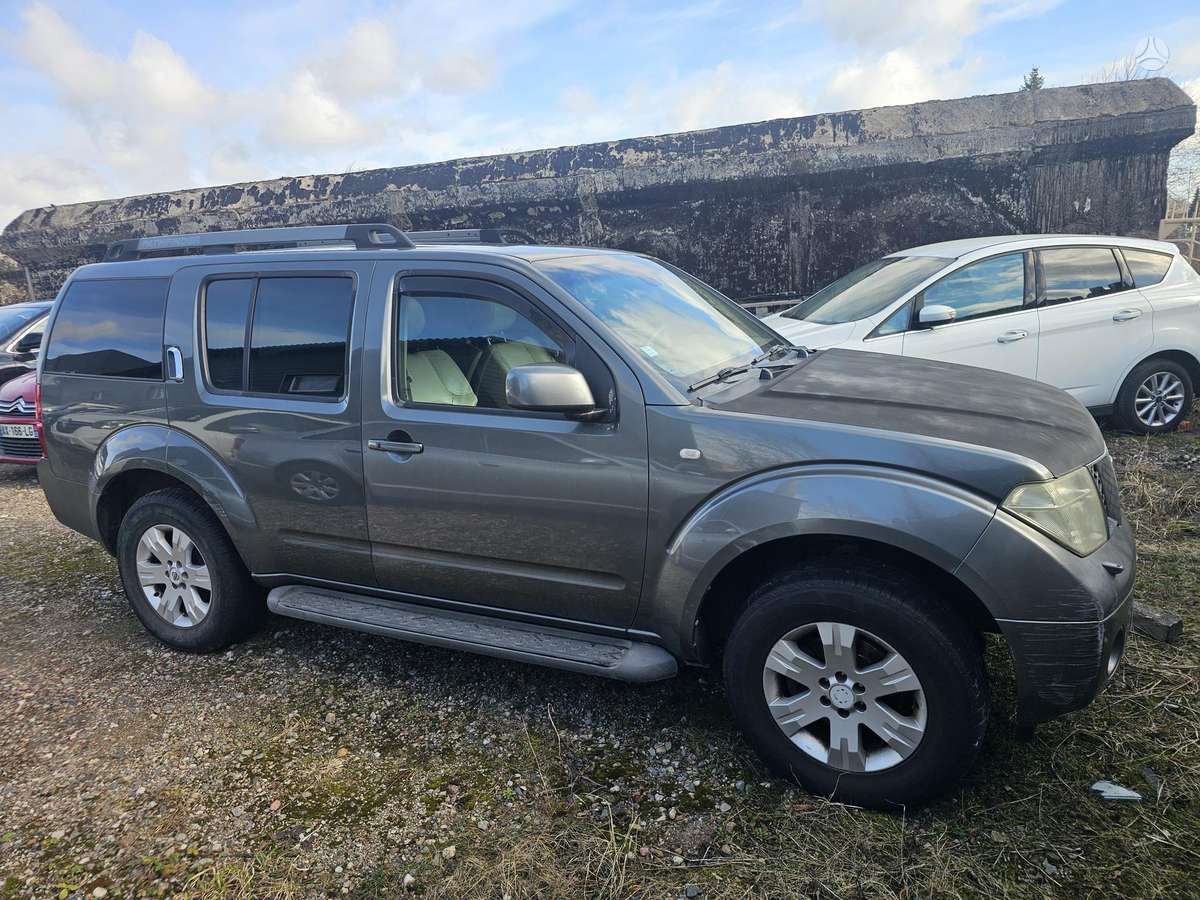 Nissan Pathfinder 2005 — photo 31