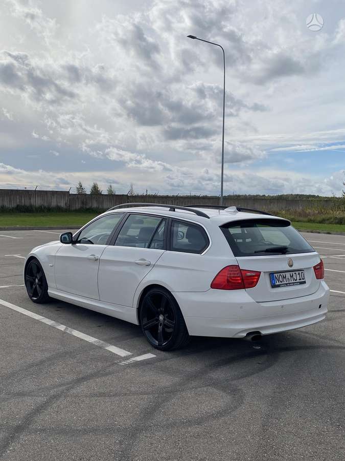 BMW 320 2009 — двигун 1995 cm³, 143 HP (105kW)