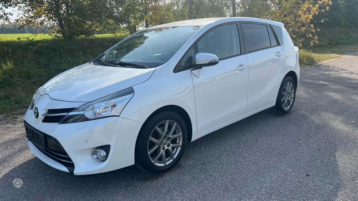 Toyota Verso 2013 — engine 1998 cm³, 124 HP (91kW)