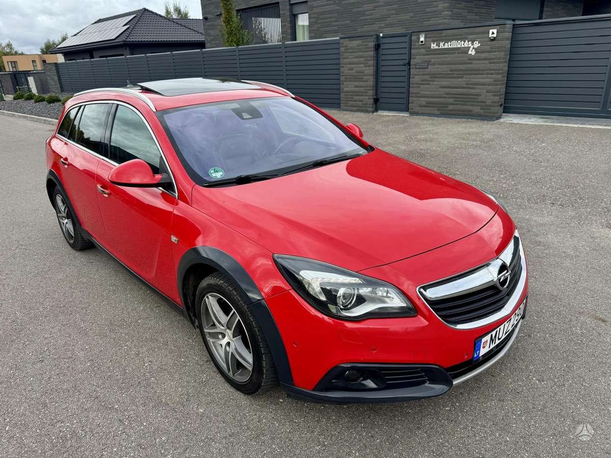 Opel Insignia 2015 — вигляд ззаду