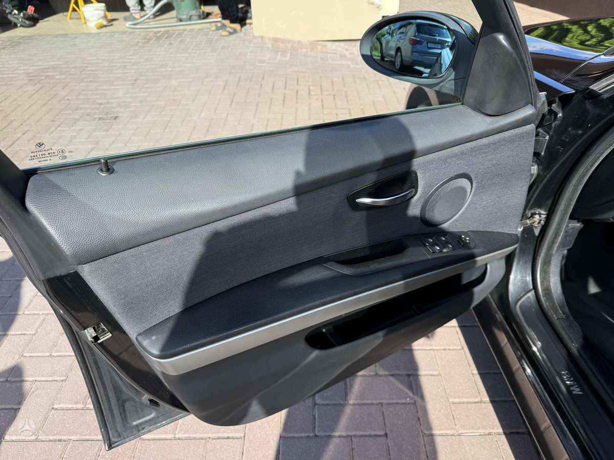 BMW 330 2007 — photo 18