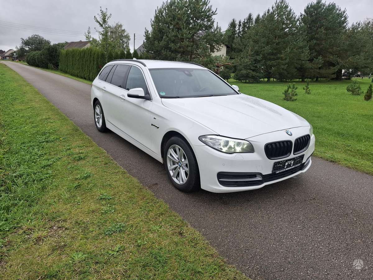 BMW 525 2015 — rear view