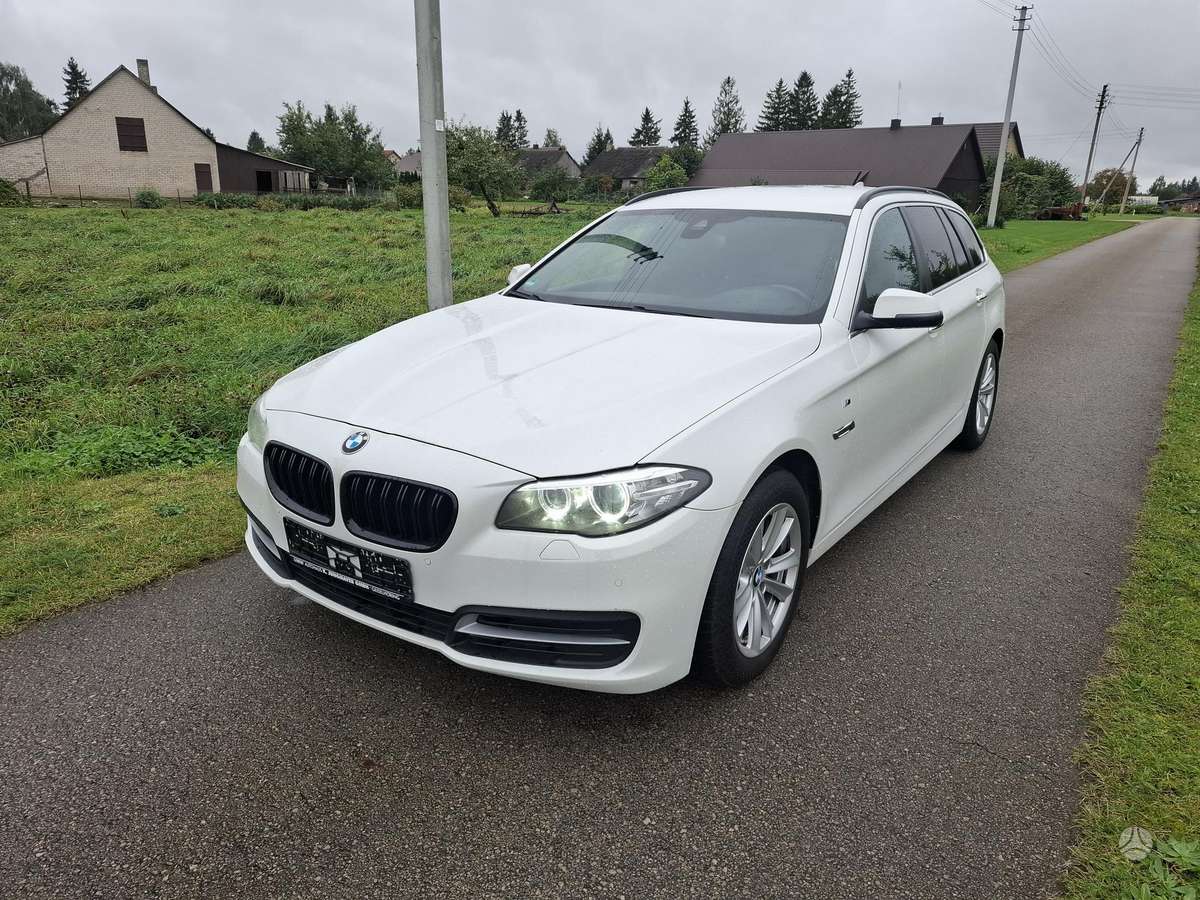 BMW 525 2015 — interior
