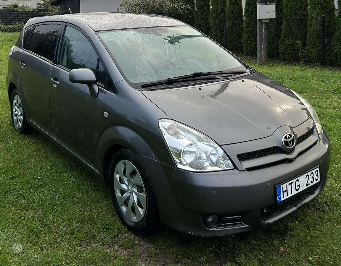 Toyota Corolla 2006 — вигляд ззаду