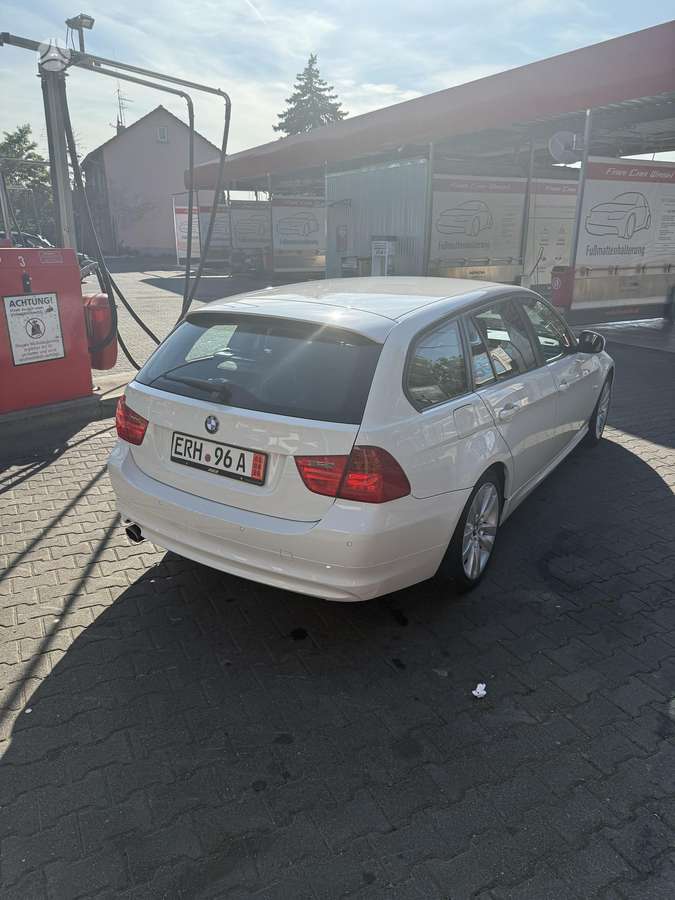 BMW 320 2010 — photo 10