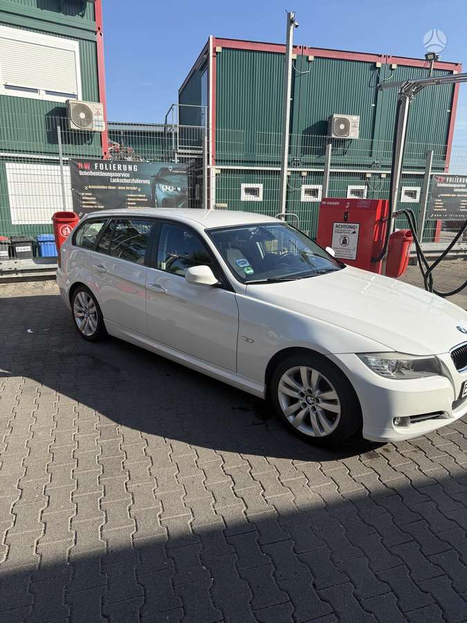 BMW 320 2010 — photo 12