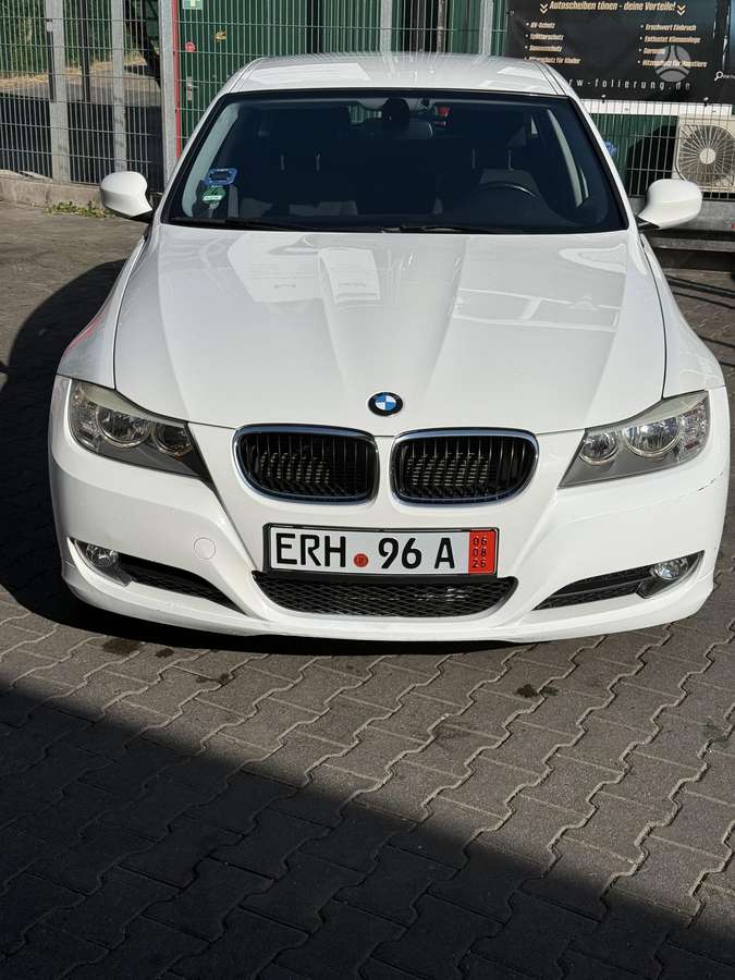 BMW 320 2010 — photo 13