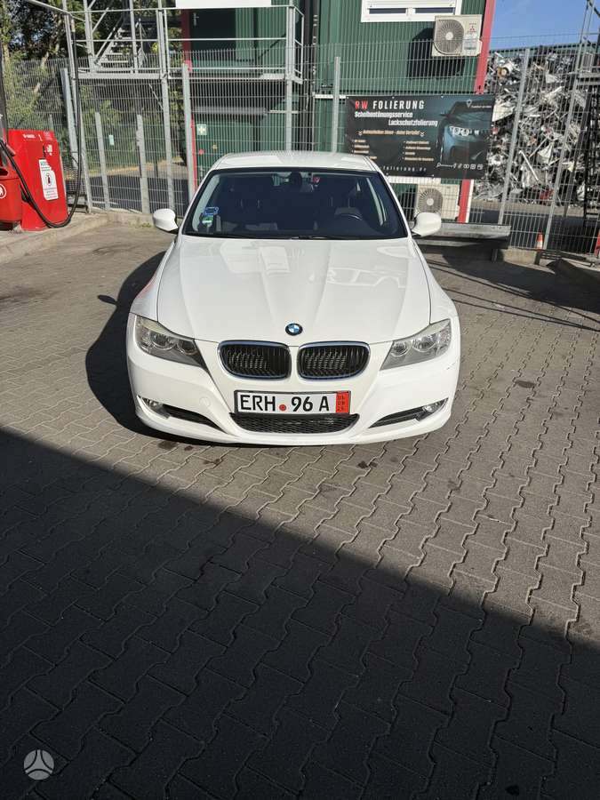 BMW 320 2010 — photo 14