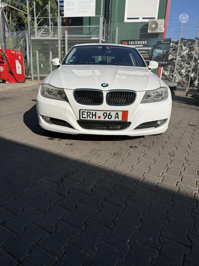 BMW 320 2010 — photo 15