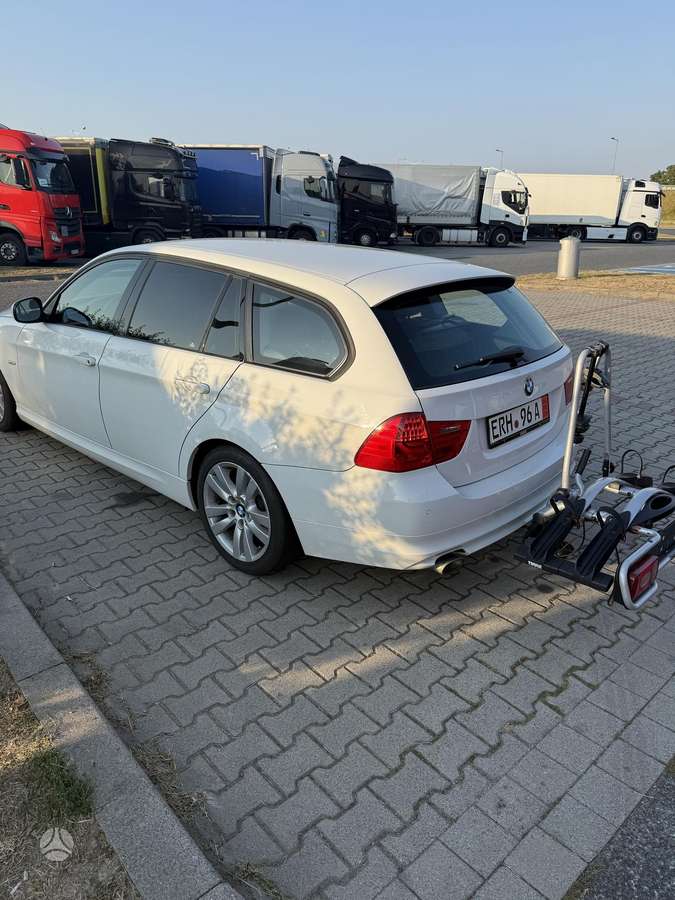 BMW 320 2010 — photo 20