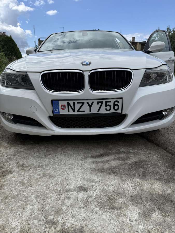 BMW 320 2010 — photo 21