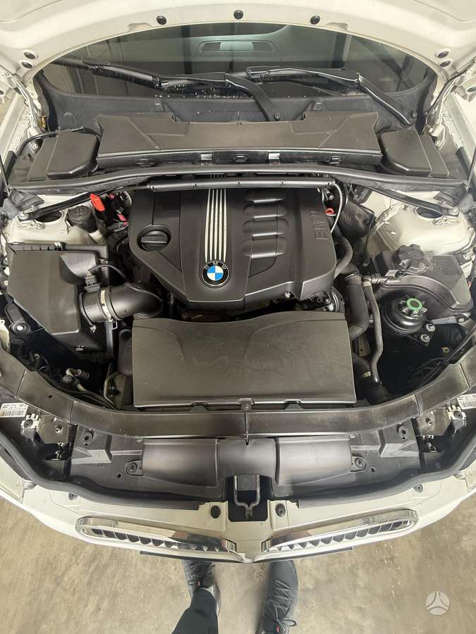 BMW 320 2010 — photo 23