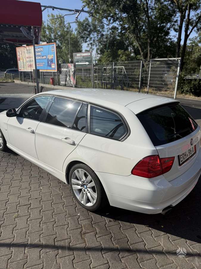 BMW 320 2010 — photo 6