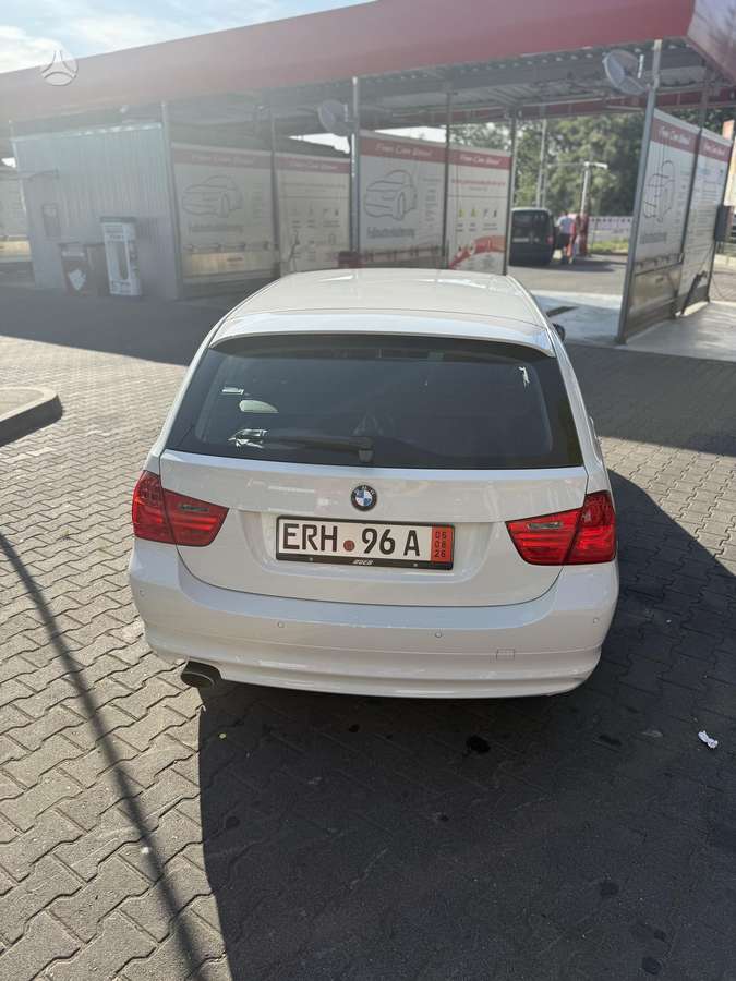 BMW 320 2010 — photo 8