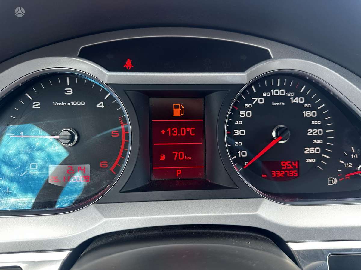 Audi A6 2010 — photo 12