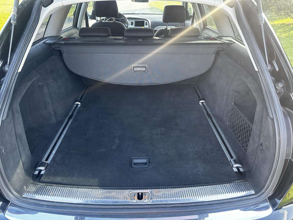 Audi A6 2010 — photo 13
