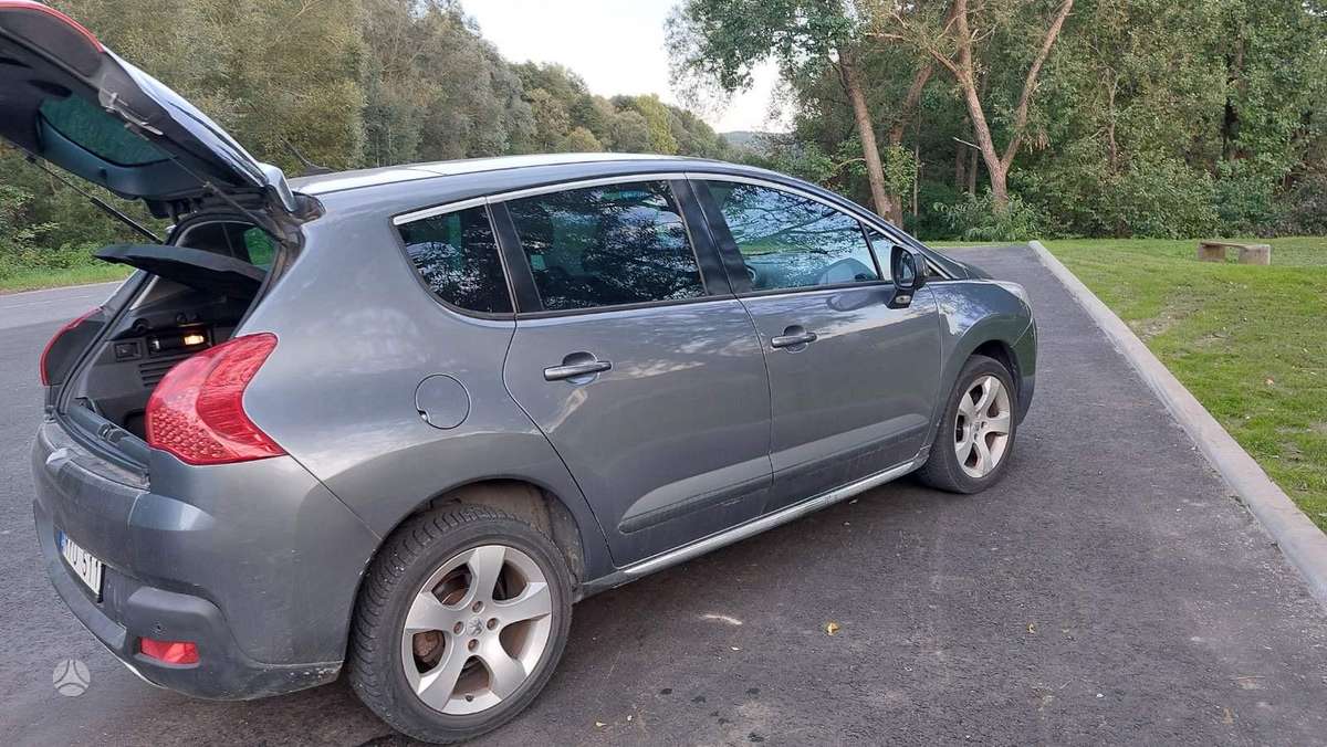 Peugeot 3008 2011 — вигляд ззаду