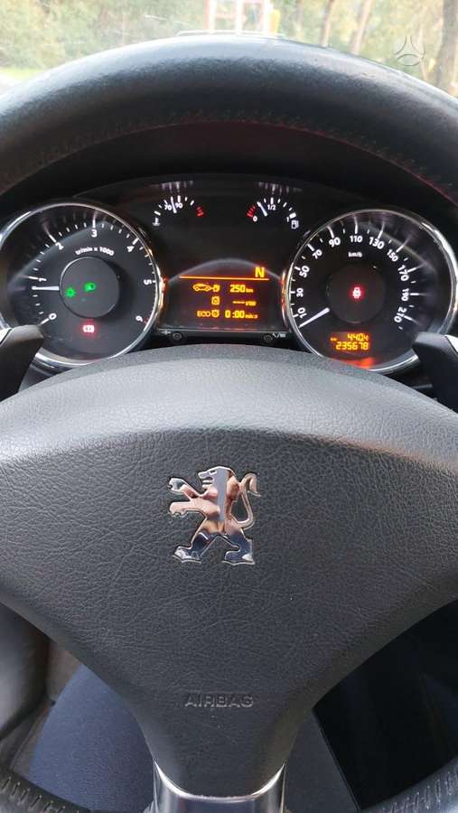 Peugeot 3008 2011 — двигун 1560 cm³, 111 HP (82kW)