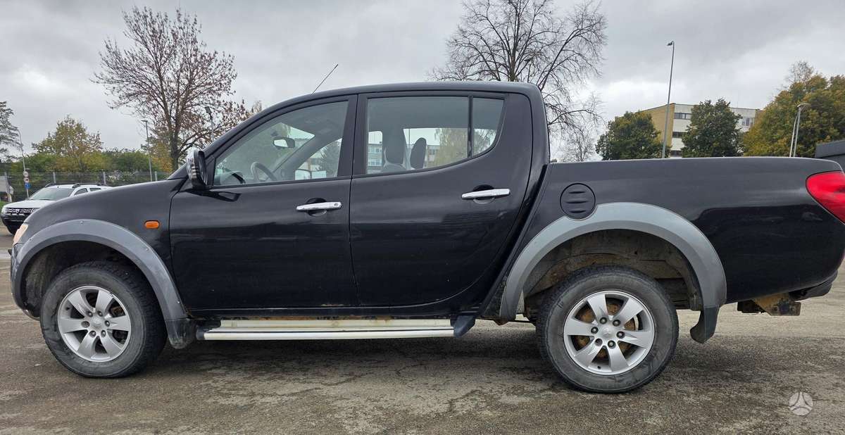Mitsubishi L200 2006 — вигляд ззаду