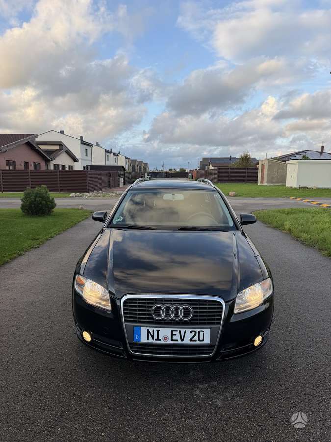 Audi A4 2006 — вигляд ззаду