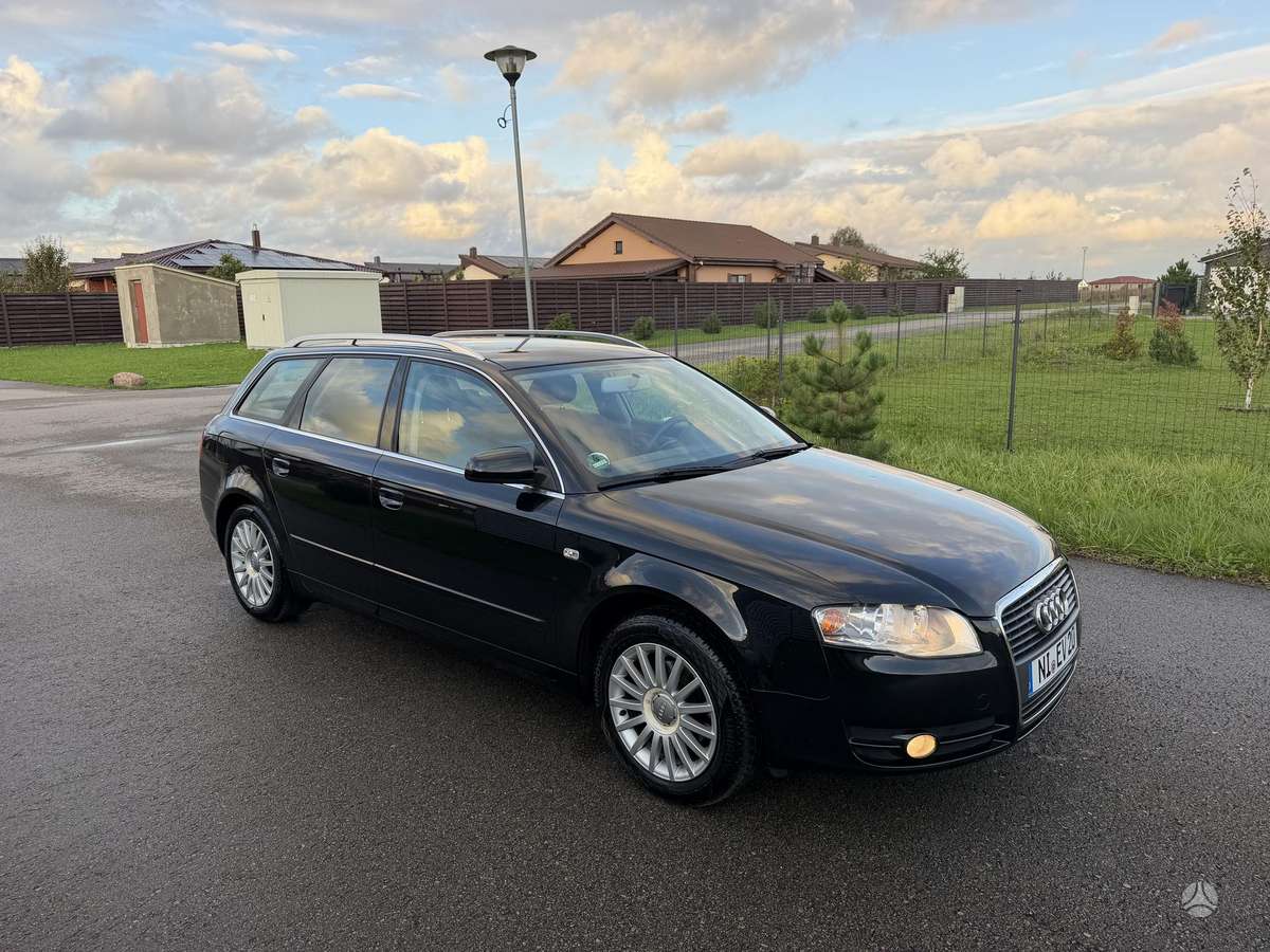 Audi A4 2006 — салон