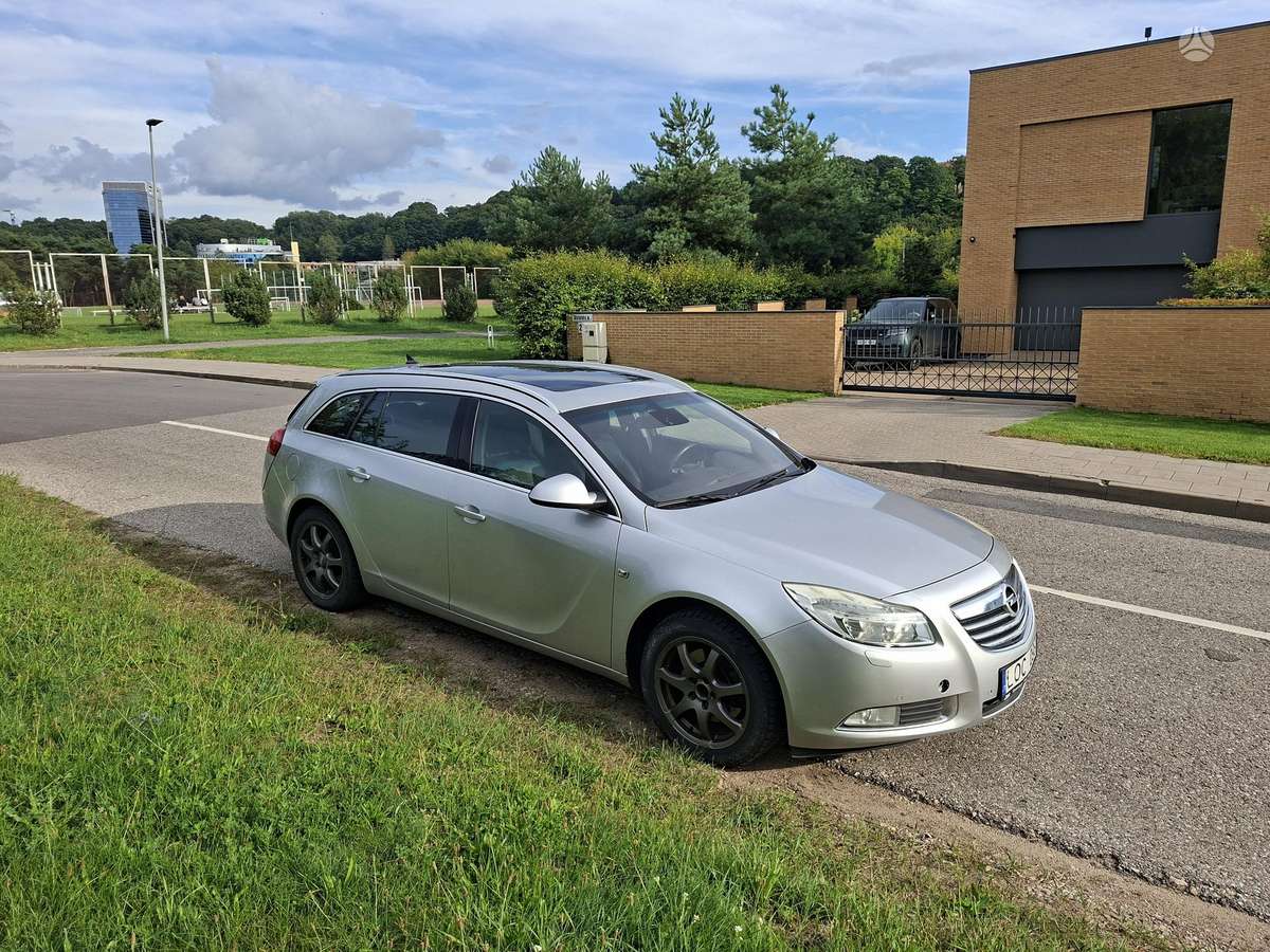 Opel Insignia 2009 — вигляд ззаду