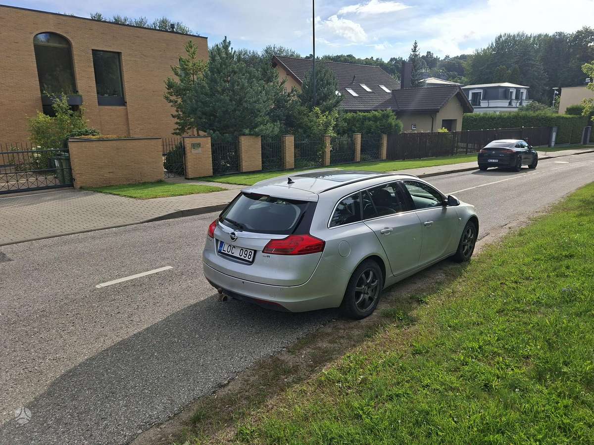 Opel Insignia 2009 — салон
