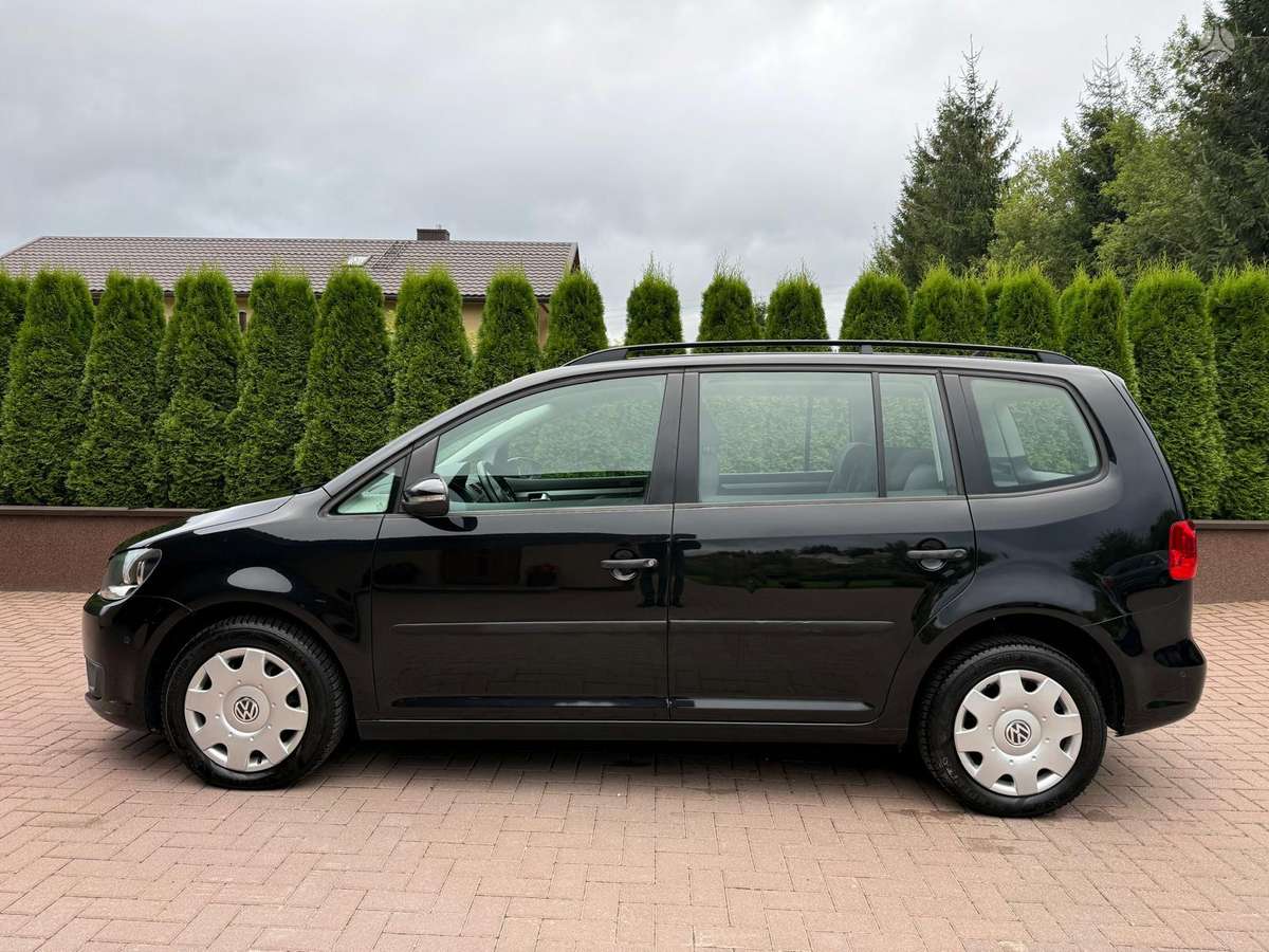 Volkswagen Touran 2012 — interior
