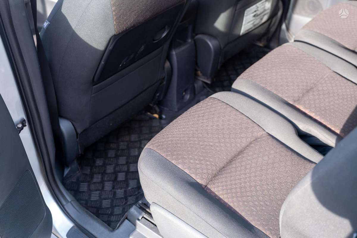Toyota Verso 2011 — photo 12