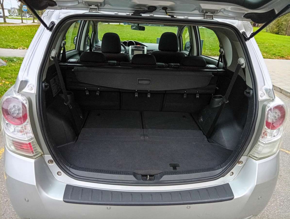 Toyota Verso 2011 — photo 17