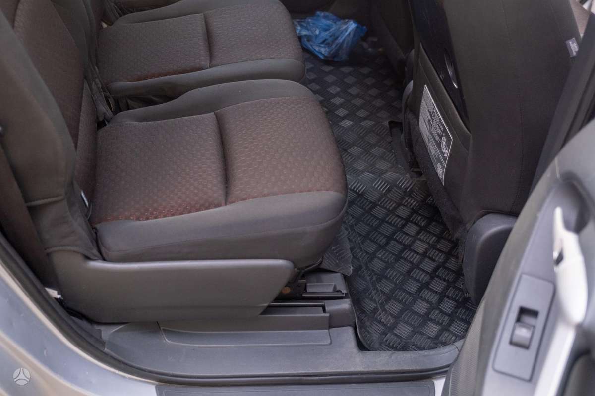 Toyota Verso 2011 — photo 21