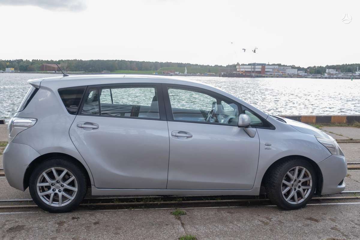 Toyota Verso 2011 — engine 2231 cm³, 150 HP (110kW)