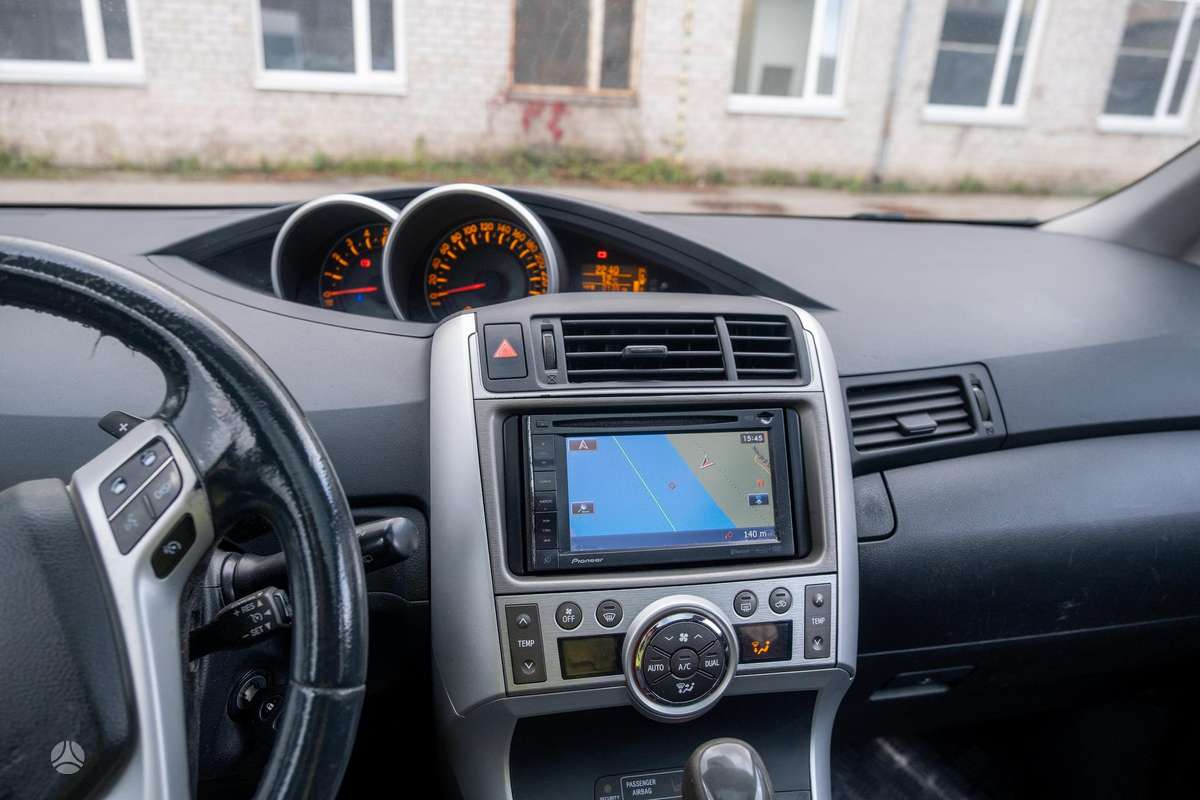 Toyota Verso 2011 — photo 7