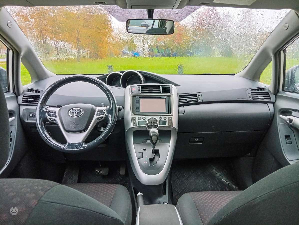 Toyota Verso 2011 — photo 8