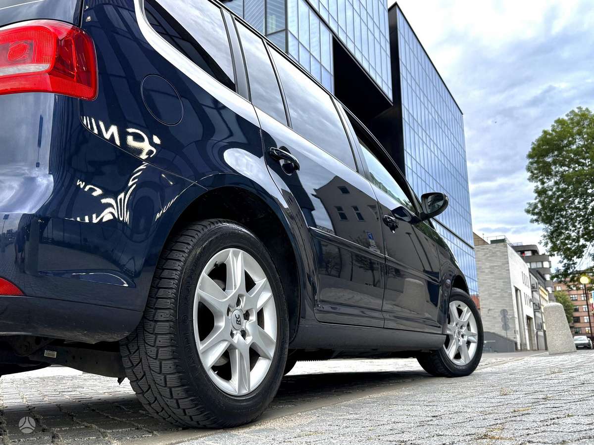 Volkswagen Touran 2010 — photo 11