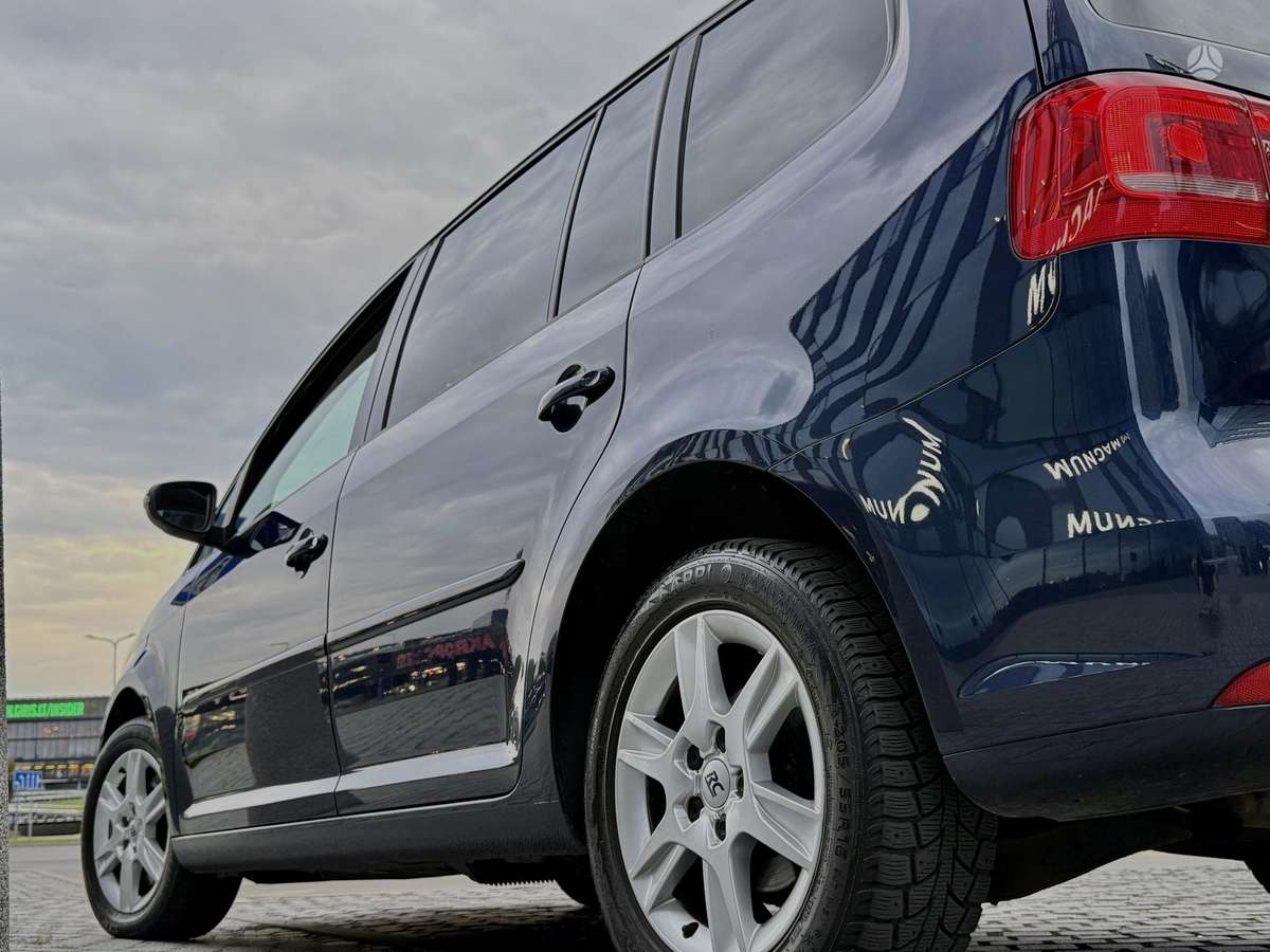 Volkswagen Touran 2010 — photo 14