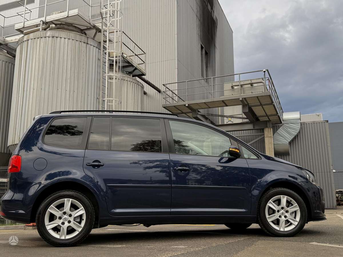 Volkswagen Touran 2010 — photo 17