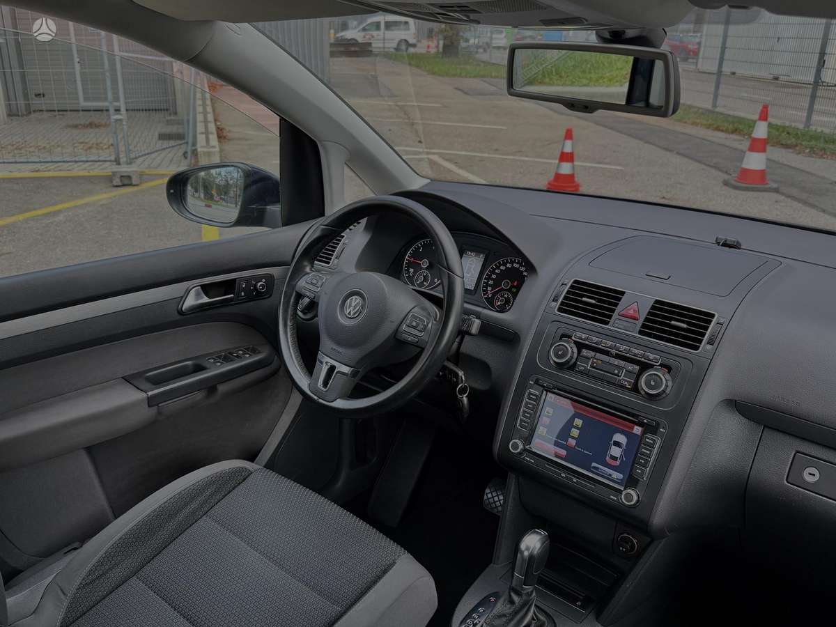 Volkswagen Touran 2010 — photo 19