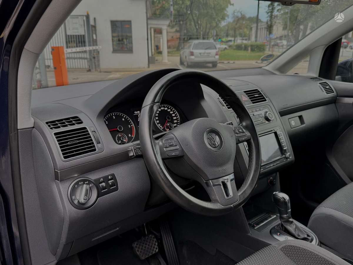 Volkswagen Touran 2010 — photo 23